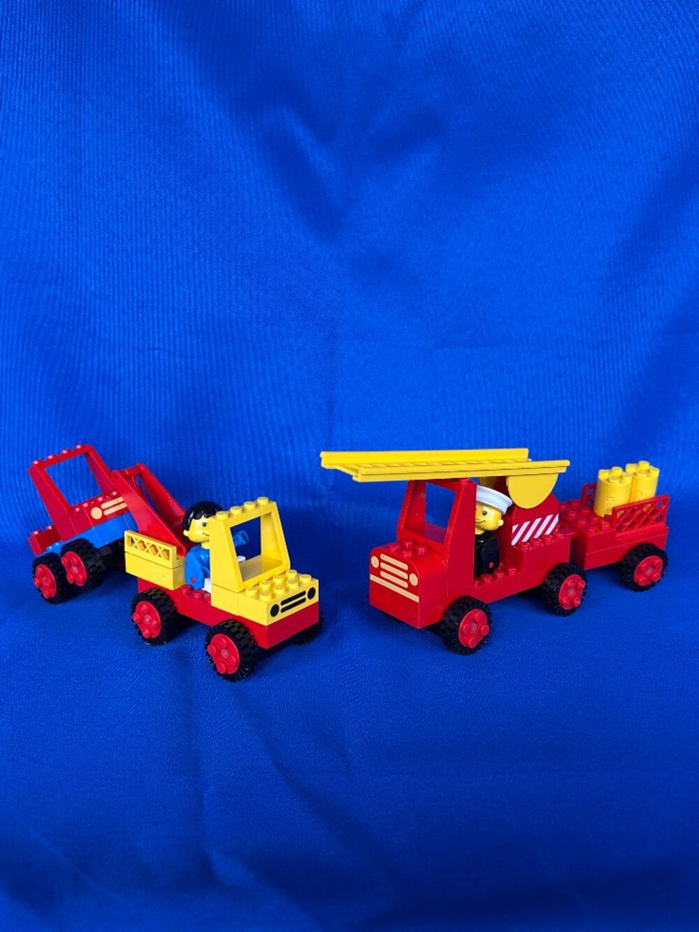 2 complete Vintage 80s LEGO Basics Sets 392-2 and 393-2